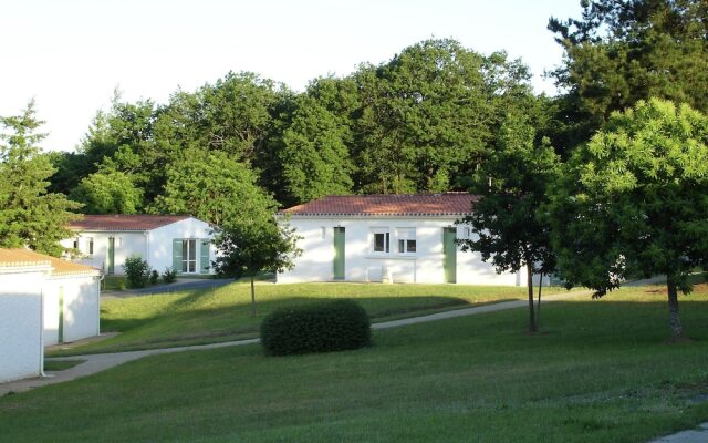 Semi-detached Bungalow With Microwave, in the Great Vendée