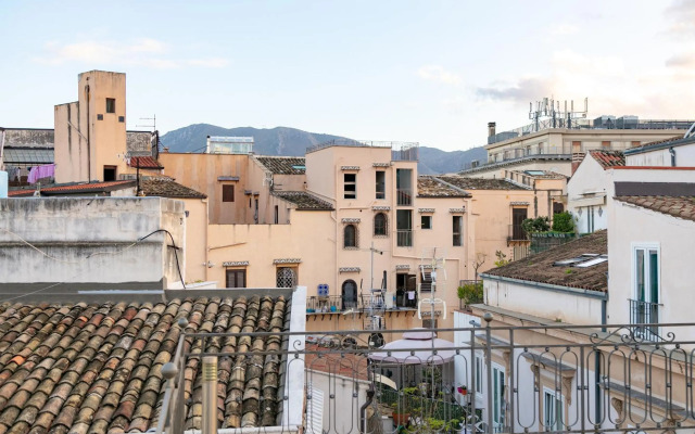 Sunny loft with terrace and A/C in the city centre