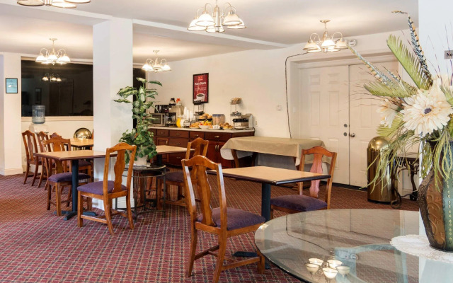 Econo Lodge Petersburg - Fort Lee