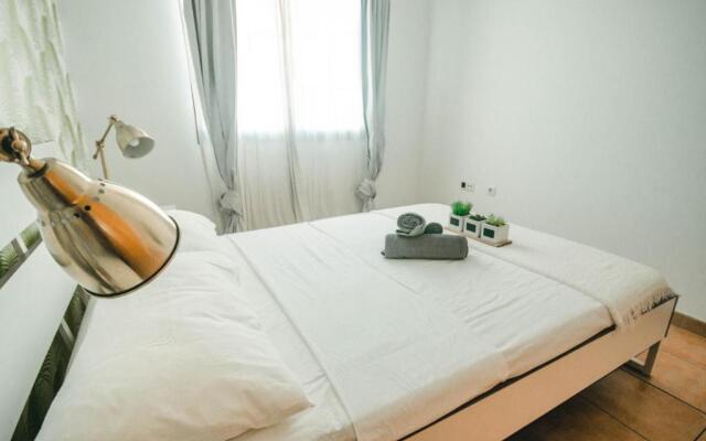 BeDreamer Surf House - Villa with Swimmingpool & Bbq