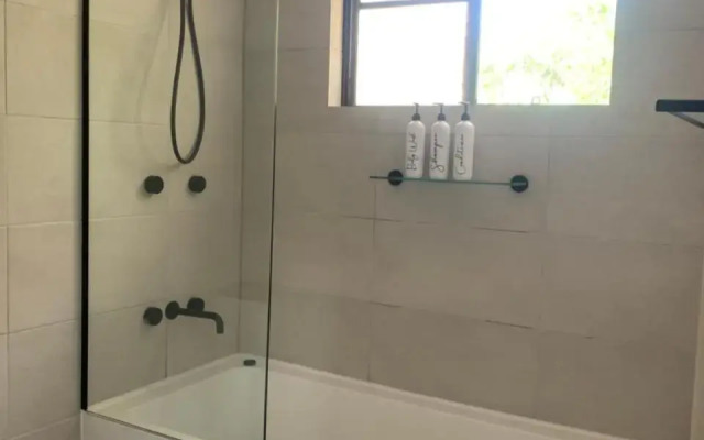 Tropical getaway with private pool 100m from beach