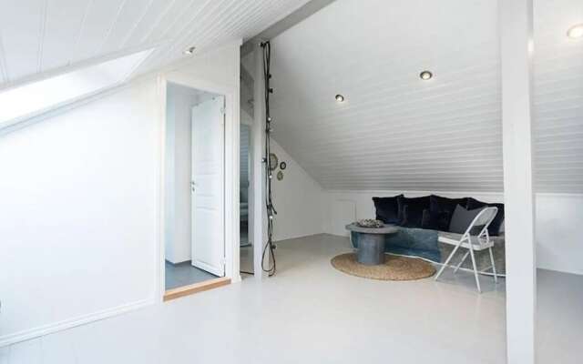 StayPlus Central Five Bedroom Home