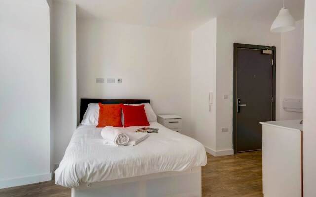 Central Liverpool Studio For 2 Guests!