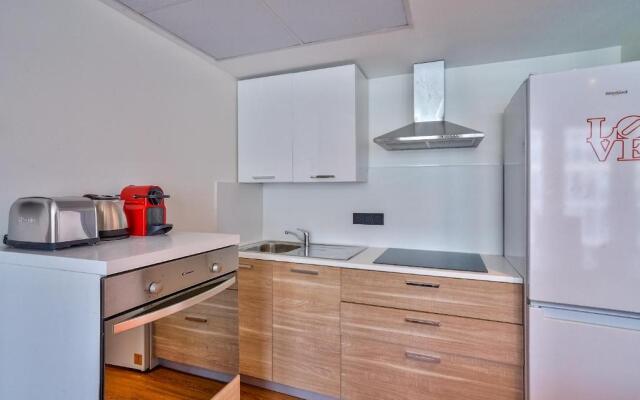 129 - Urban Art Love Champs-Elysées