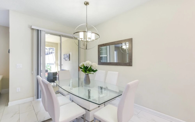 Romeo Circle Stoey Lake