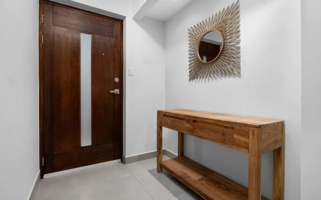 Modern 3br2ba 24 7 Security Pools Restaurant