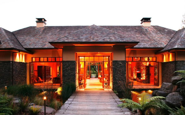 Treetops Lodge & Estate