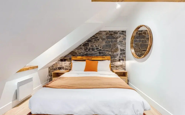 Gorgeous 3 Bedroom 2-floor Old Townhouse