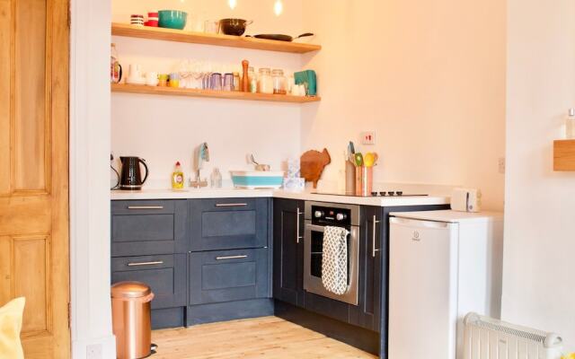 1 Bedroom Flat Near Holyrood Park