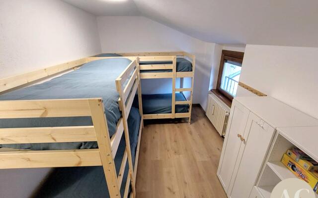 Square Apartment in Ponte di Legno