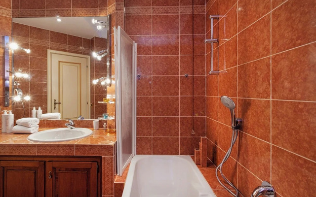 La finestra sul cortile di Via Roma