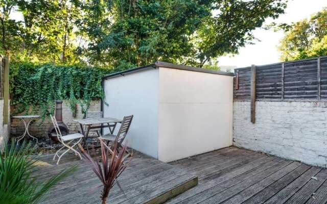 Cosy 2bed Skylight Apt W/patio in Clapham Junction
