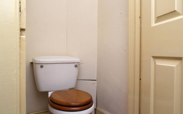Spacious 2 Bedroom Home In Leith