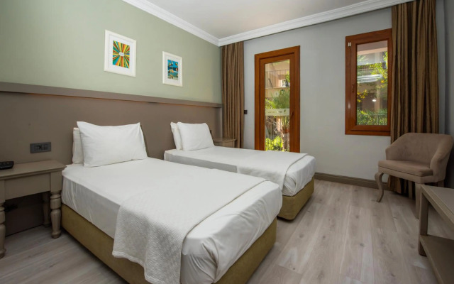 Hotel Pine Valley