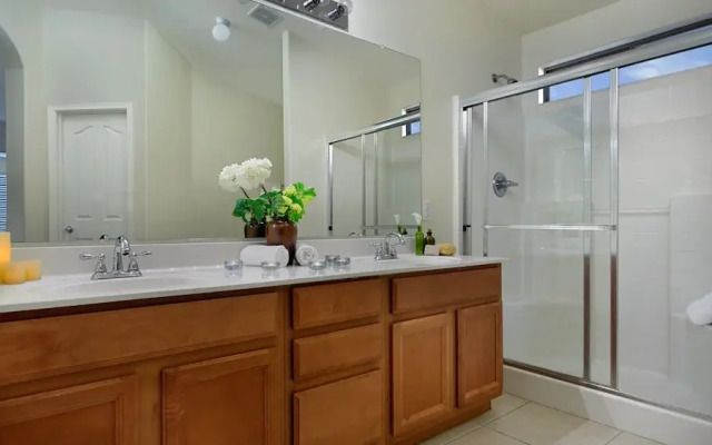 Near Great Shopping & Dining! Pool Table & Games!