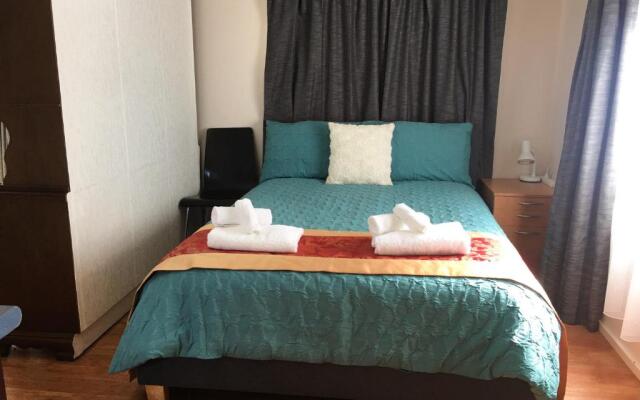 5 Large Bedroom Villas Suitable for 10People (CBD)