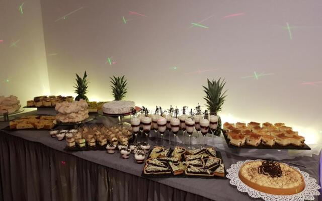 MiraMar (Adults only)