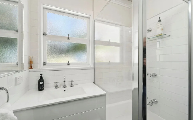 Coningham Beach House - 3 Bedrooms