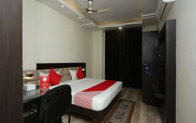 Vista Rooms at Sangam Talkies Road