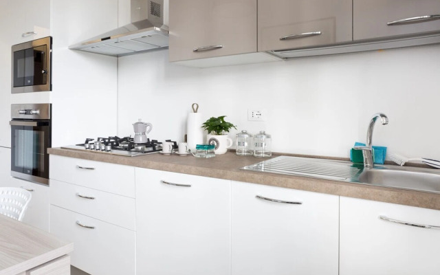 Parma Railway Station Apartment with Garage