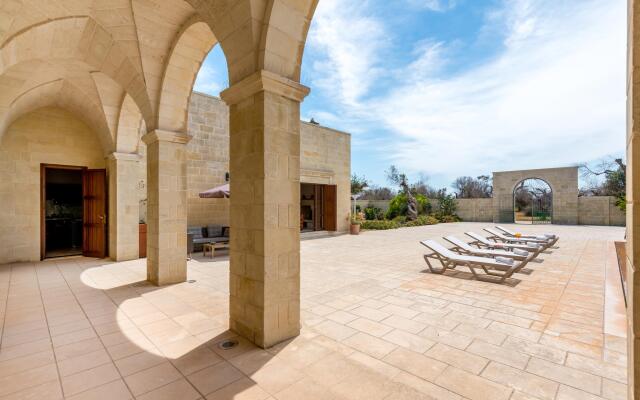 Masseria Le Giare In Carpignano Salentino