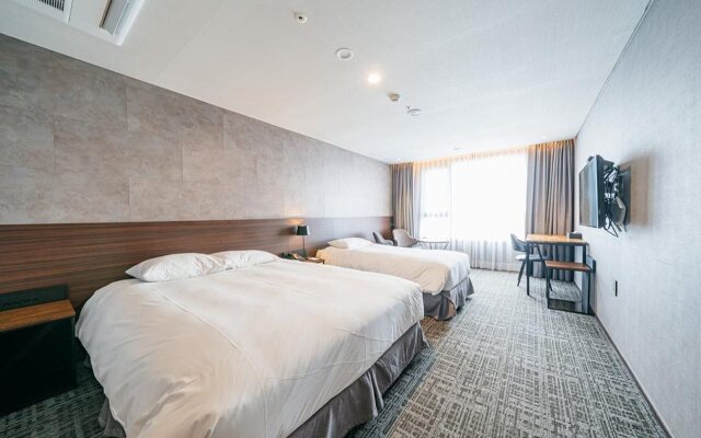 Hotel With City