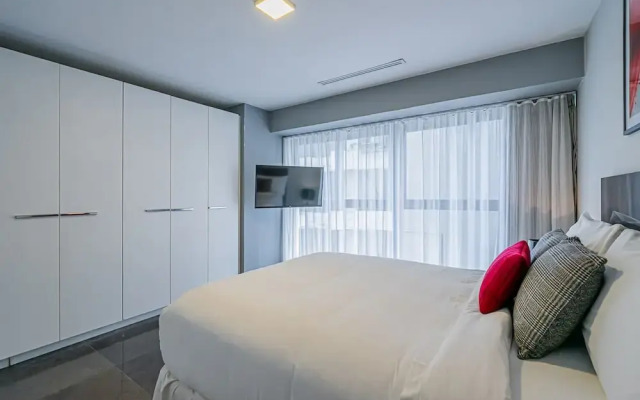w Majestic 2BR w Perfect Balcony in YOO