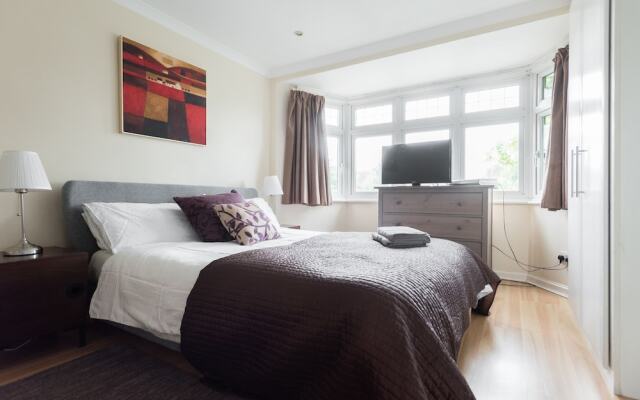 Lovely 3 bed house close to central