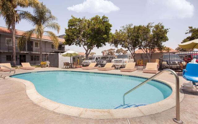 Studio 6 Suites San Ysidro, CA -San Diego South Bay