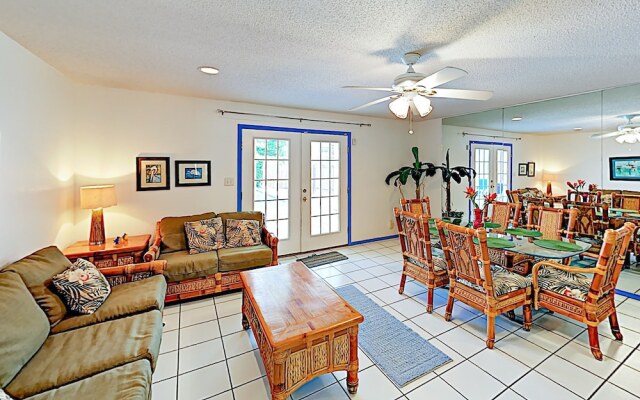 New Listing! Island W/ Pool, Walk To Beach 3 Bedroom Condo