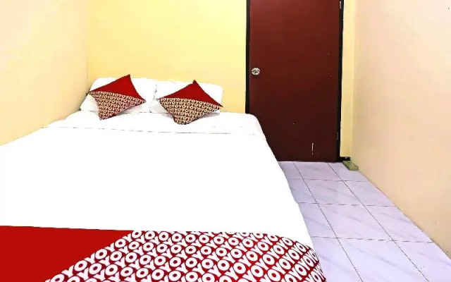 SPOT ON 91343 Kartika Guest House SyariahNearPantai Stres
