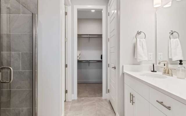 Family Desert Oasis 5 Bedroom Home