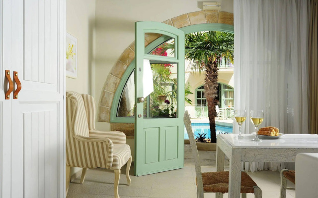 Mythos Suites Boutique Hotel