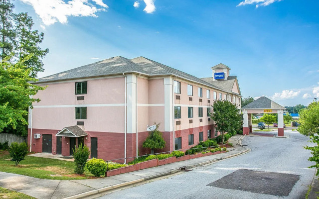 Rodeway Inn & Suites