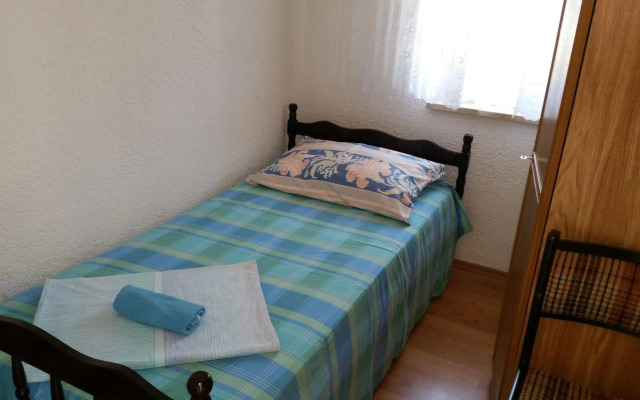 Family friendly apartments with a swimming pool Pula - 7610