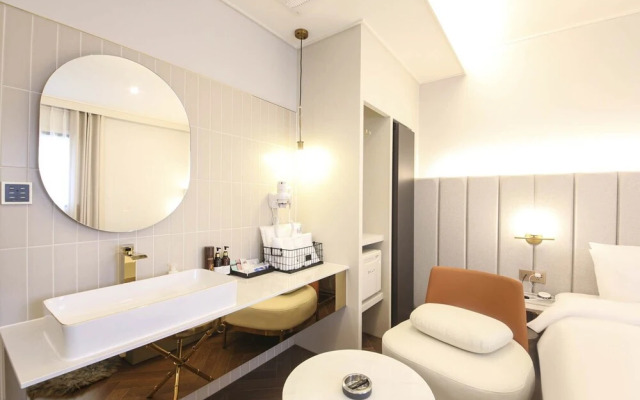 Munhyeon Signature Denbasta Hotel