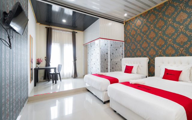 RedDoorz Syariah Near Minangkabau International Airport