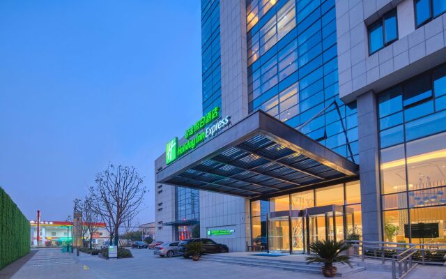Holiday Inn Express Nantong Textile City by IHG