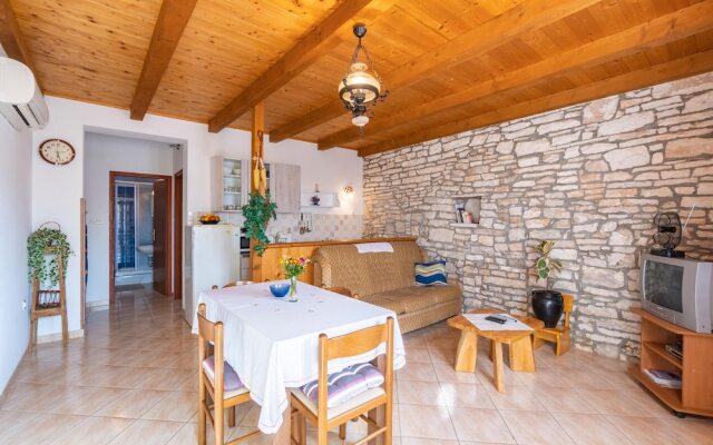 Awesome Home in Hrboki With 1 Bedrooms and Wifi