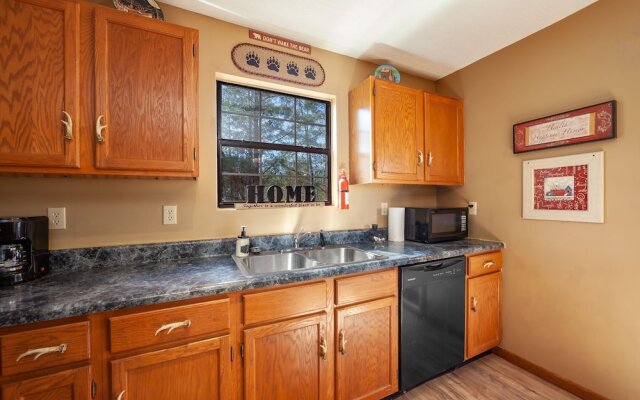 Bearfootin' 3 Bedroom Cabin by RedAwning