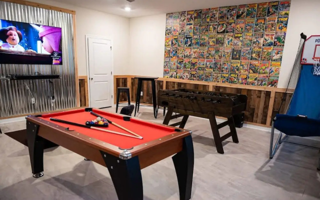 Luxury fun 9BR Near Disney Villa