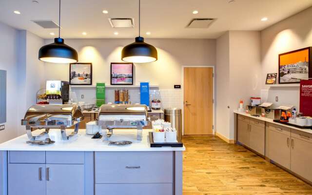 Hampton Inn & Suites Boston/Waltham