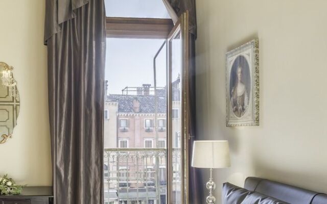 San Marco Luxury Canal View Apartments