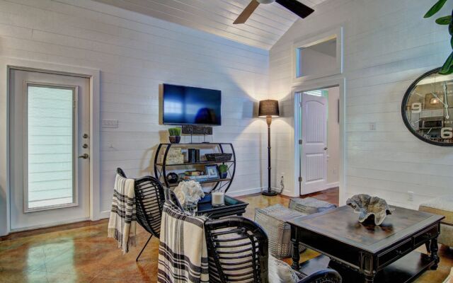 7th Sunrise 3 Bedroom Condo by RedAwning