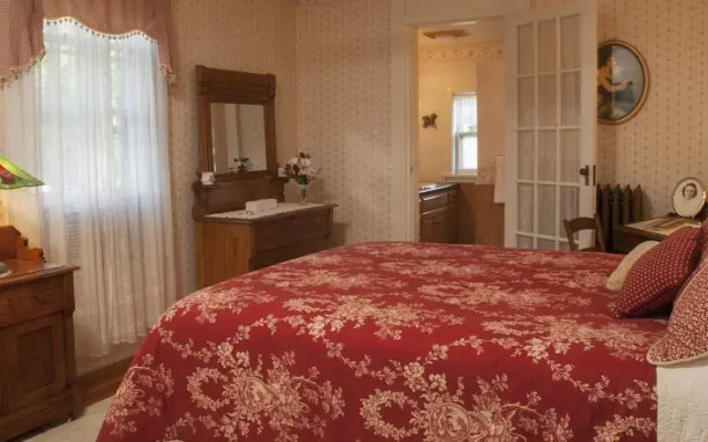 Red Forest Bed & Breakfast