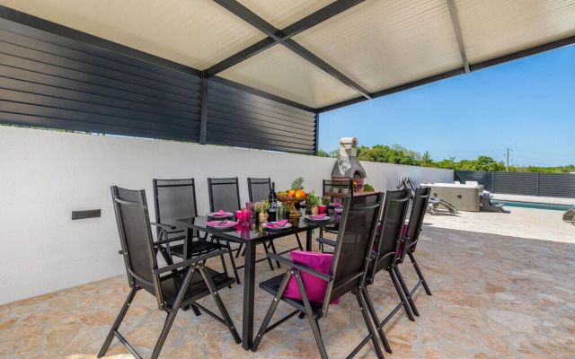 Nice Home in Valtura with Hot Tub & 4 Bedrooms