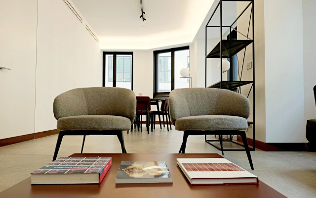 San Babila Modern Apartment