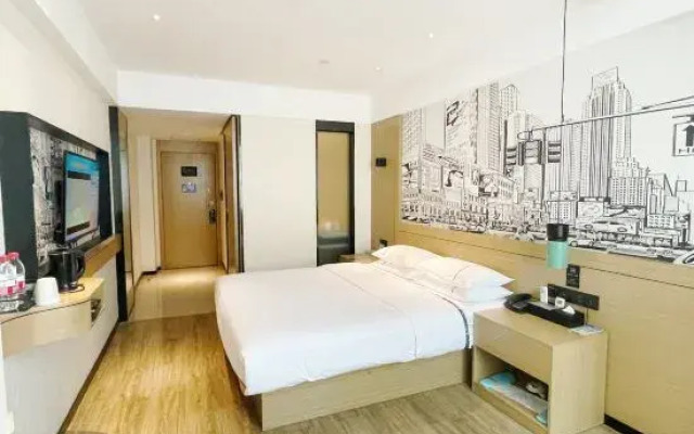City Comfort Inn Hotel (Wuzhou High-speed Railway South Station Canghai Park)