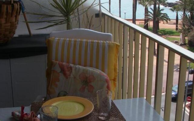 Studio Standing Bord De Mer Et Vue