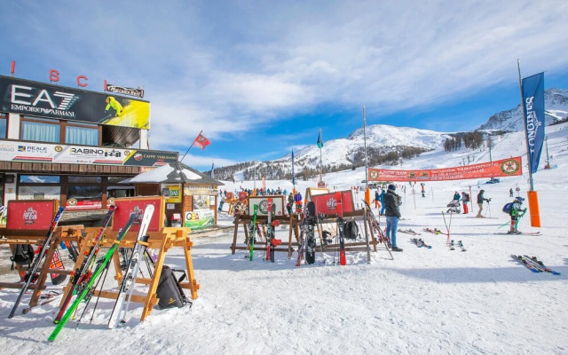 Abeti A3-14 few min From ski